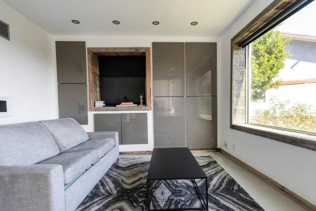 Photograph supplied for Epic Views Modern Hills Oasis bk