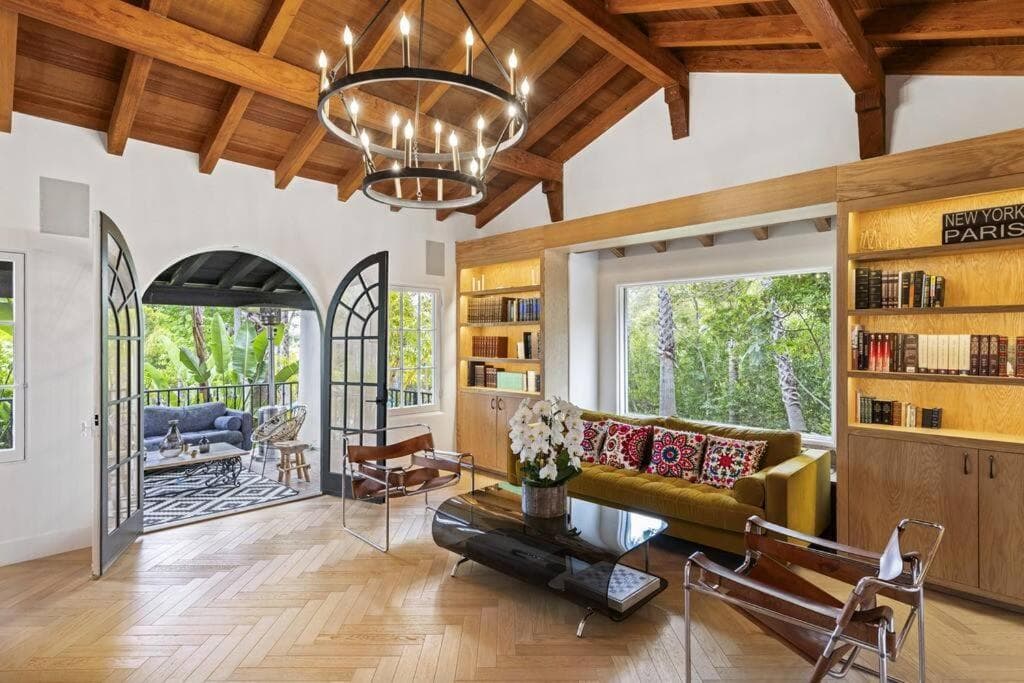 Photograph supplied for Prestigious BH Spanish Villa with Pool, Jacuzzi, BBQ