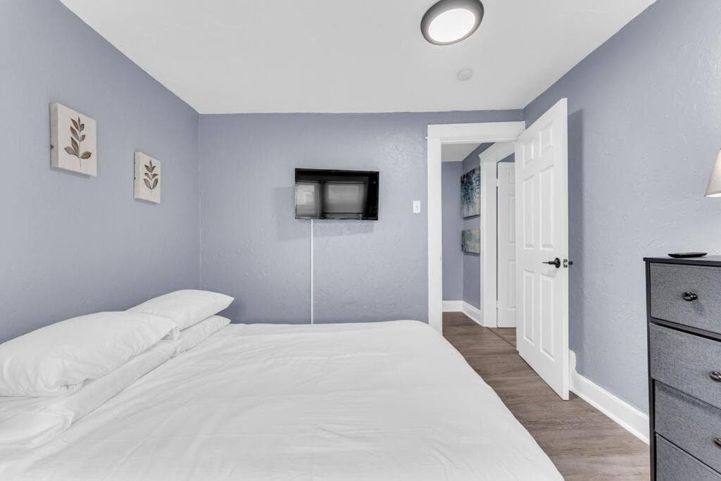 Photograph supplied for Quaint 2 Bedrooms in Historic Little Italy