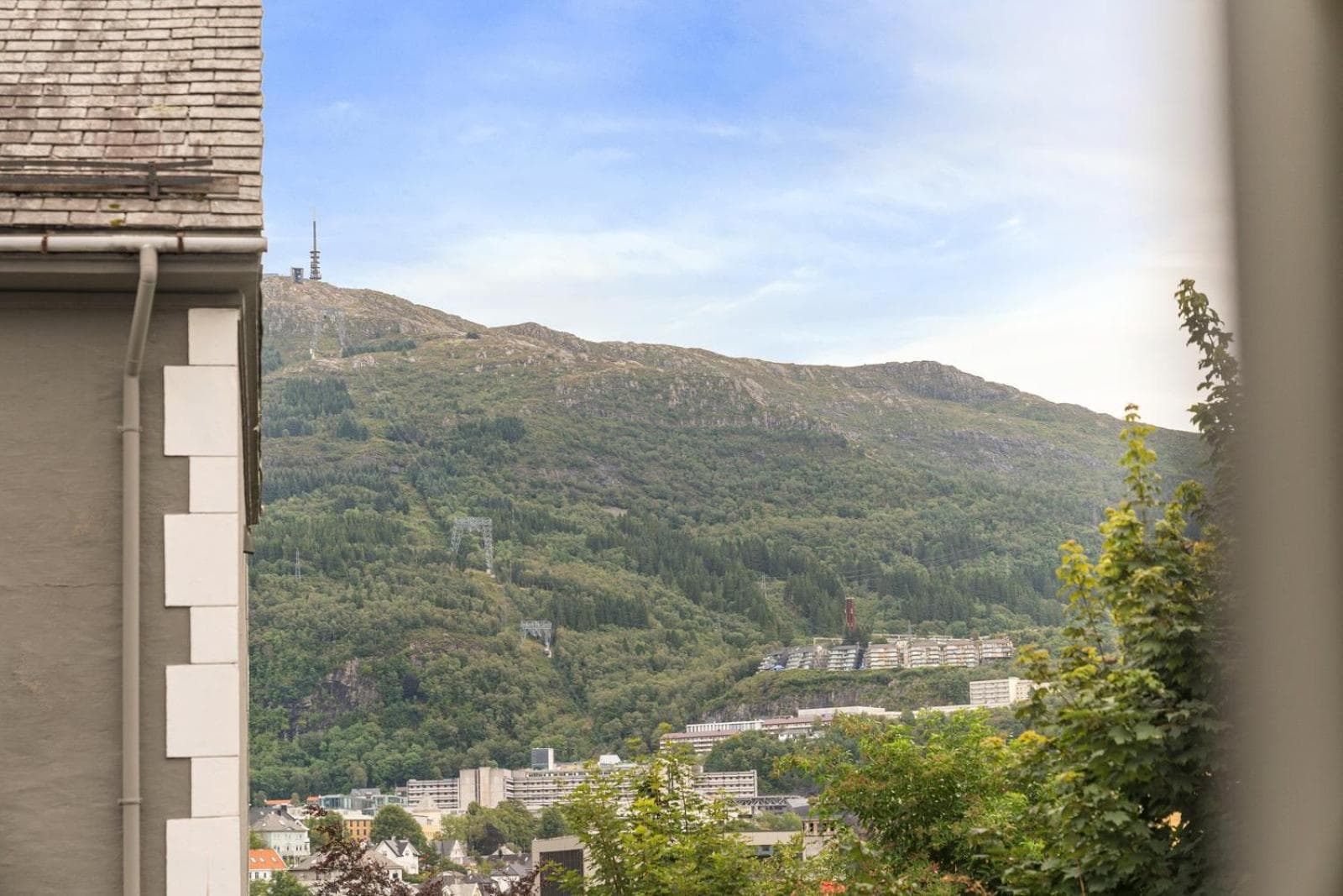 Photograph supplied for Sentral leilighet med parkering og peis