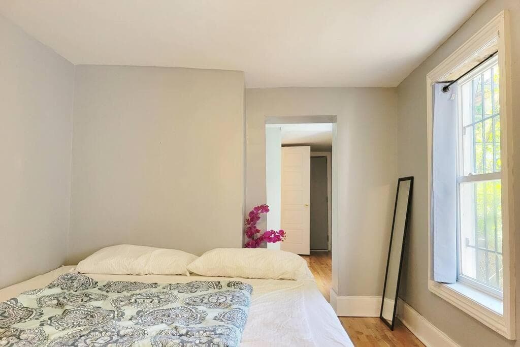 Photograph supplied for Entire House King Bed near Downtown Free Parking