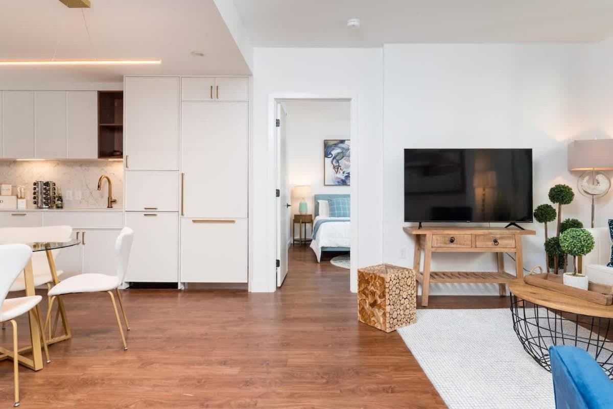Photograph supplied for Back-Bay Upscale Central Condo Bos Common Downtown