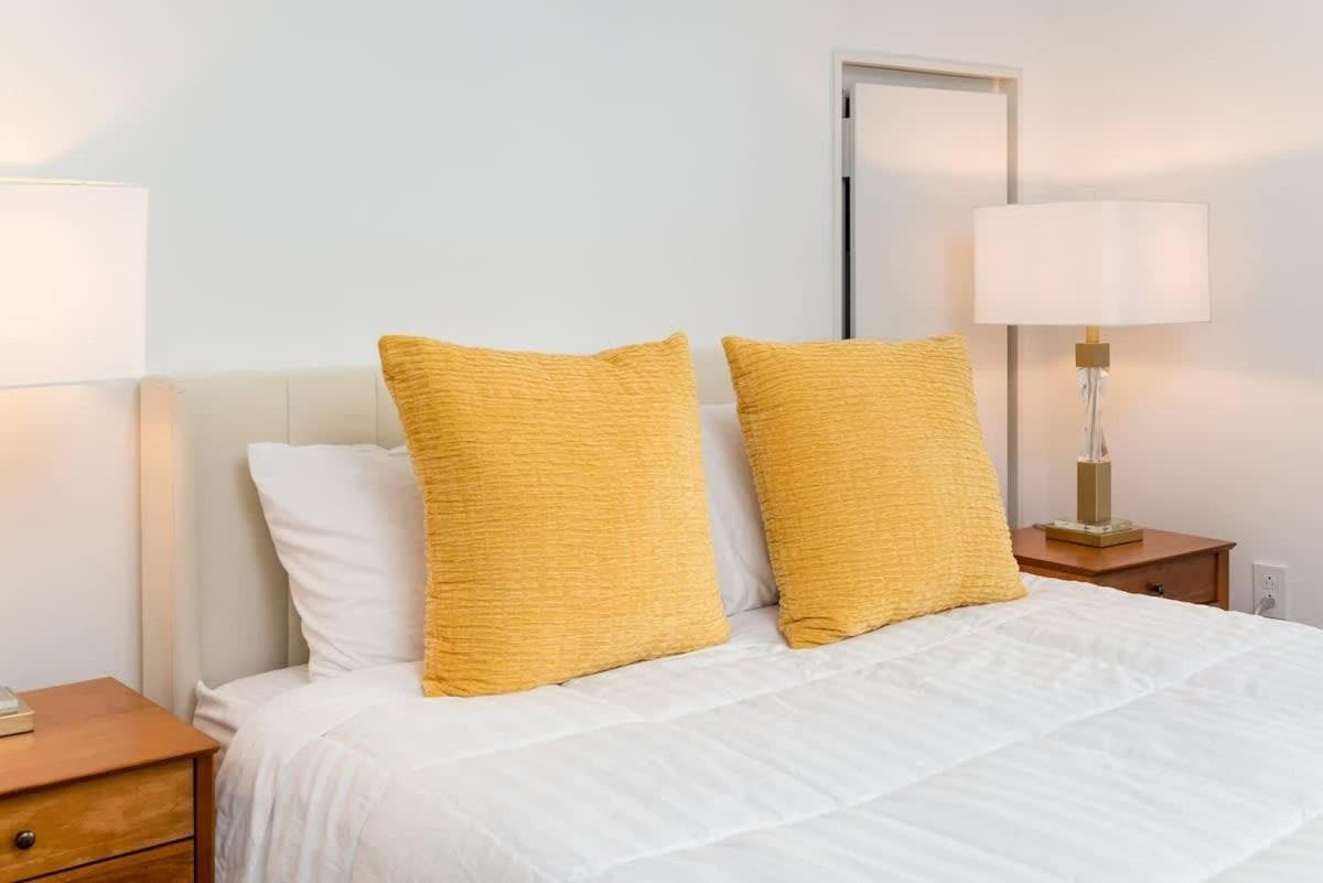 Photograph supplied for Back-Bay Upscale Central Condo Bos Common Downtown