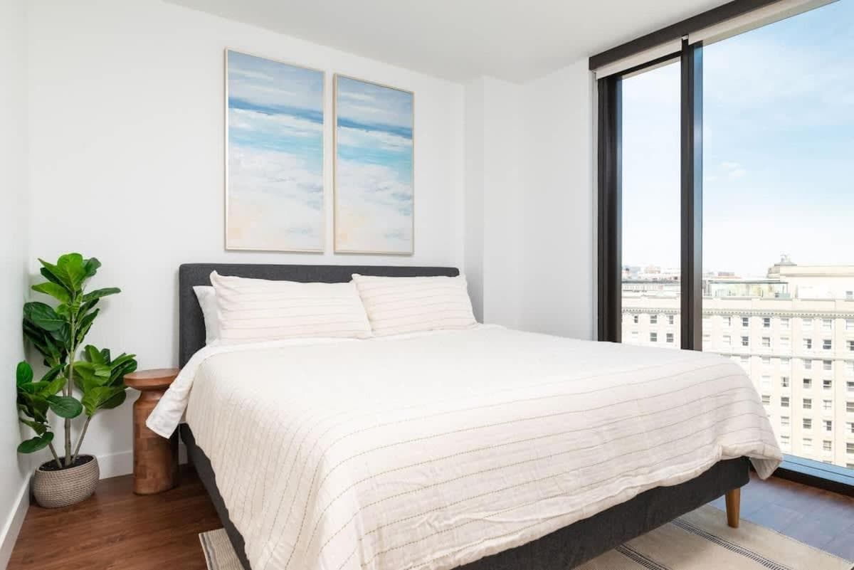 Photograph supplied for Back-Bay Upscale Central Penthouse W Roof-top