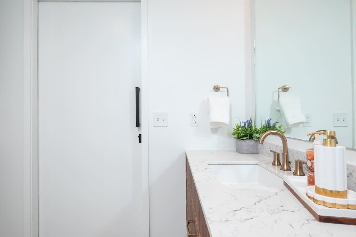 Photograph supplied for Back-Bay Upscale Central Penthouse W Roof-top