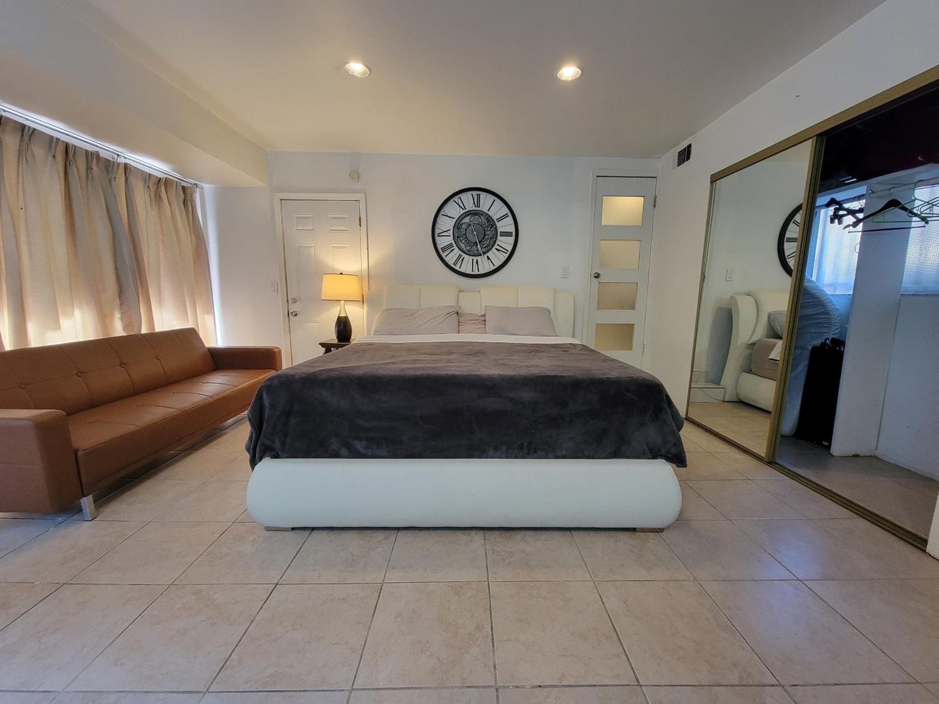 Photograph supplied for Private guest studio 5 minutes to Rodeo Drive and in great area