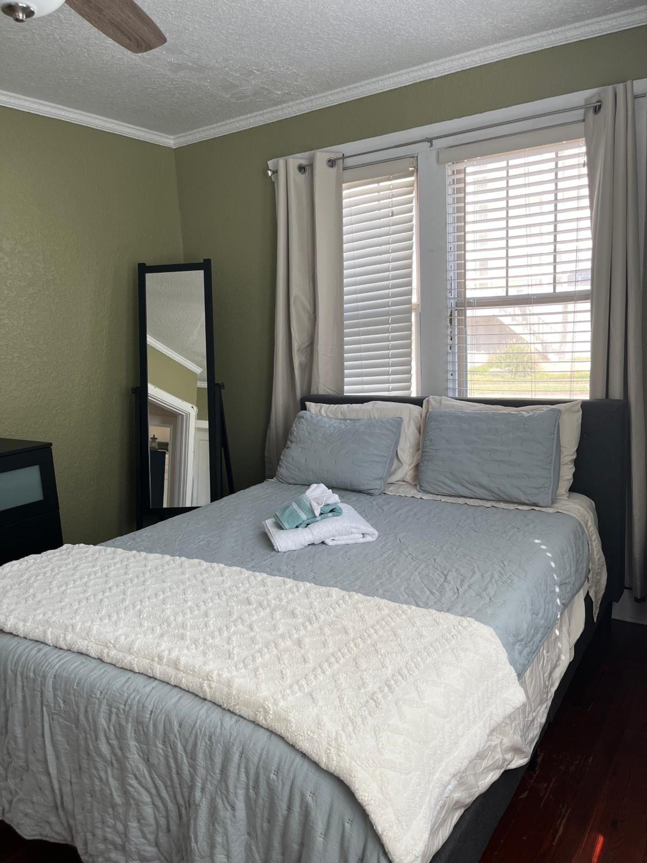 Photograph supplied for Jax Beach Bungalow Units