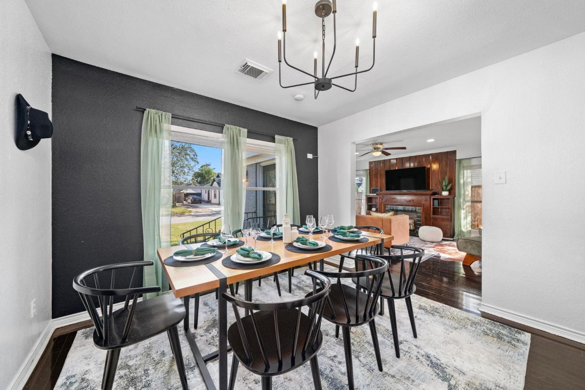 Photograph supplied for Charming Houston Home Near Med Center & University of Houston