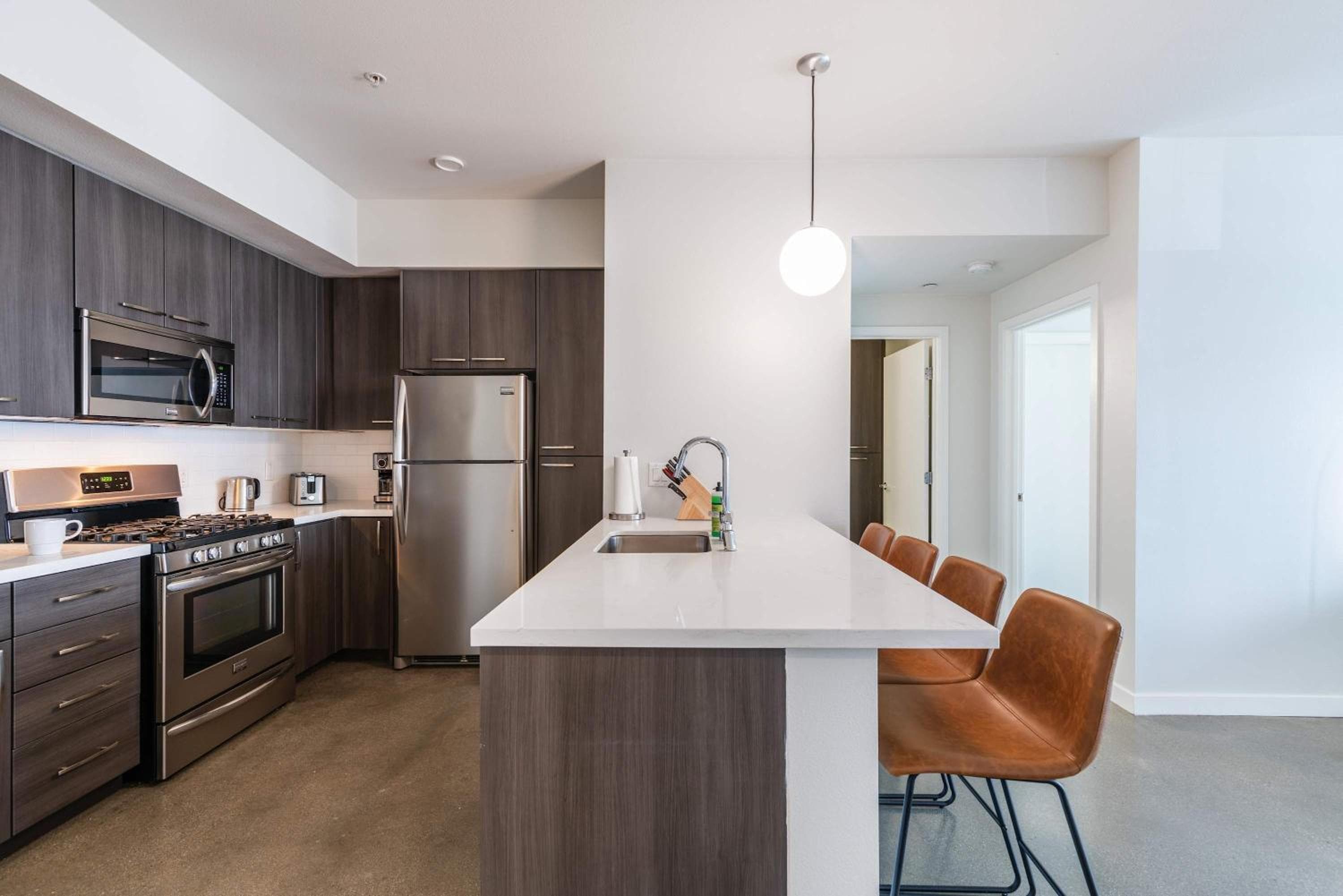 Photograph supplied for 2BR Luxurious Condo Hollywood av