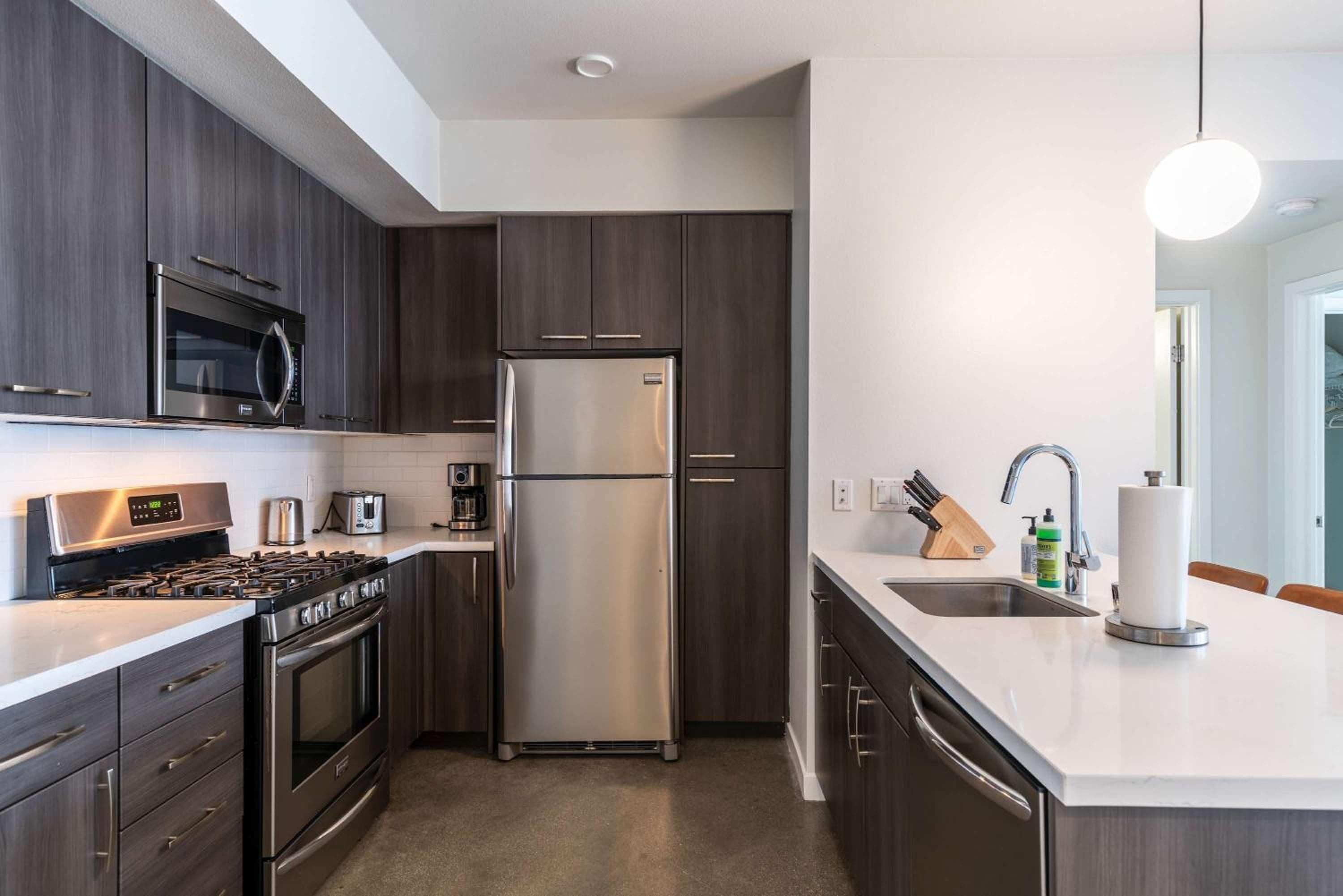 Photograph supplied for 2BR Luxurious Condo Hollywood av