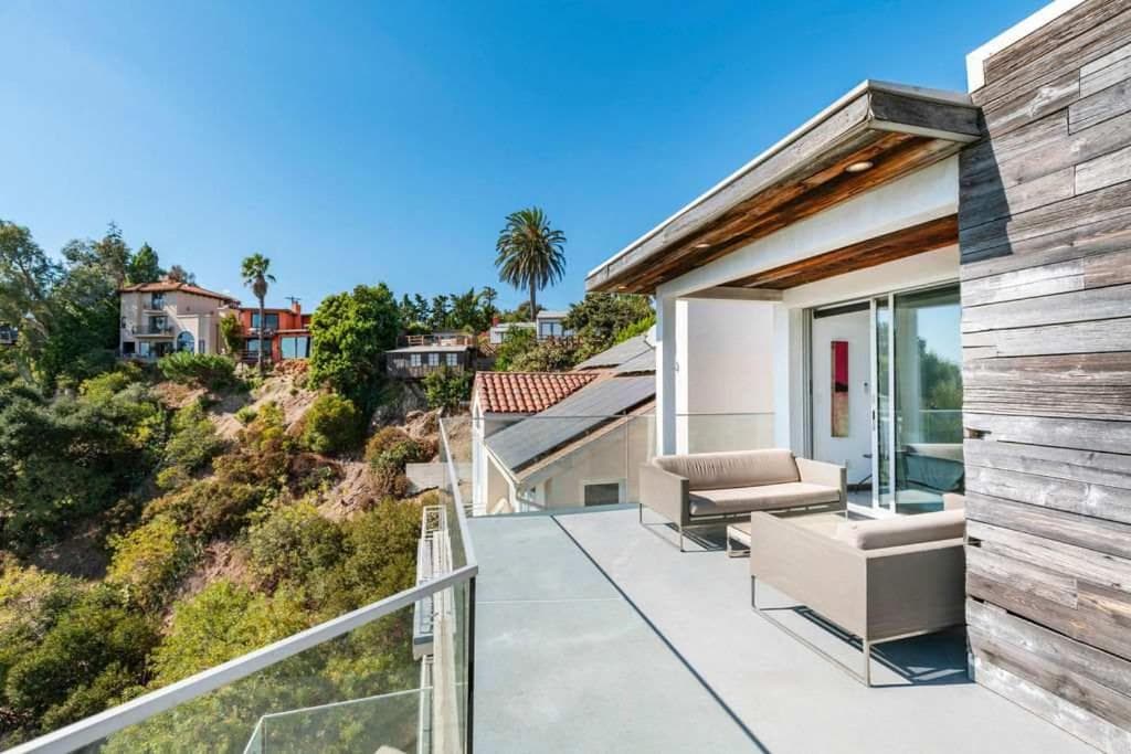 Photograph supplied for 6MiL Big City Views West Hollywood Hills Villa 4BR