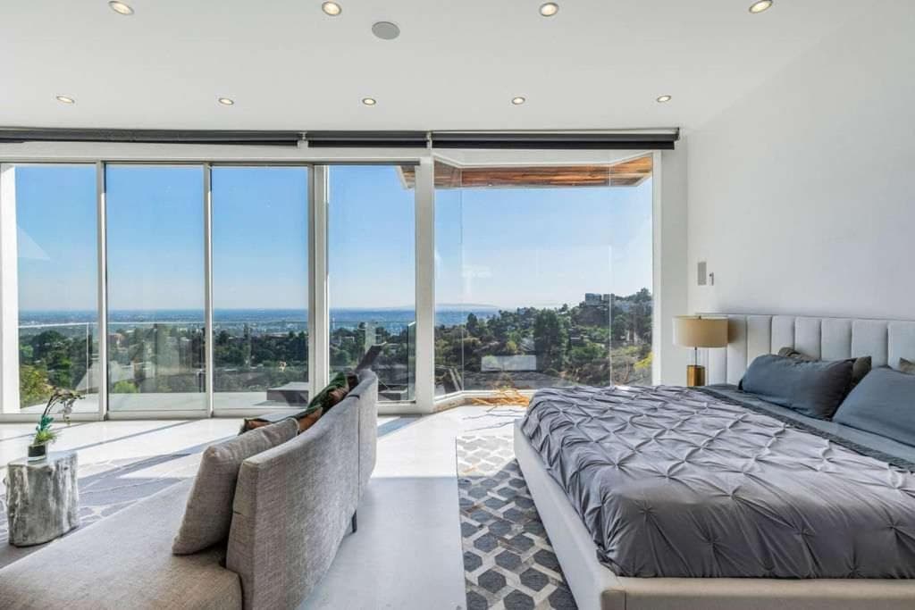 Photograph supplied for 6MiL Big City Views West Hollywood Hills Villa 4BR