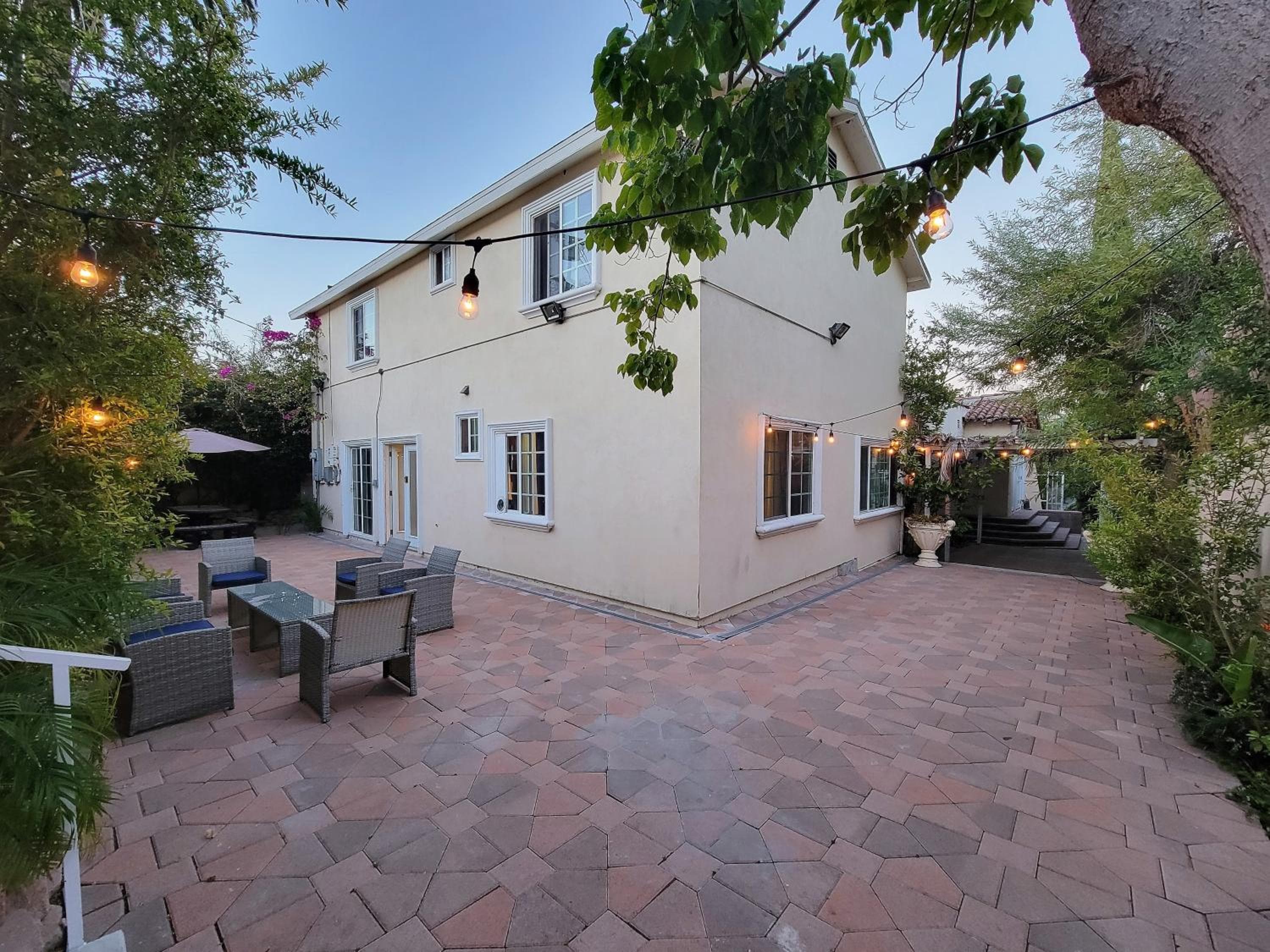 Photograph supplied for 3 bedroom apartment near MrC with patio area 5 minutes to Rodeo Drive