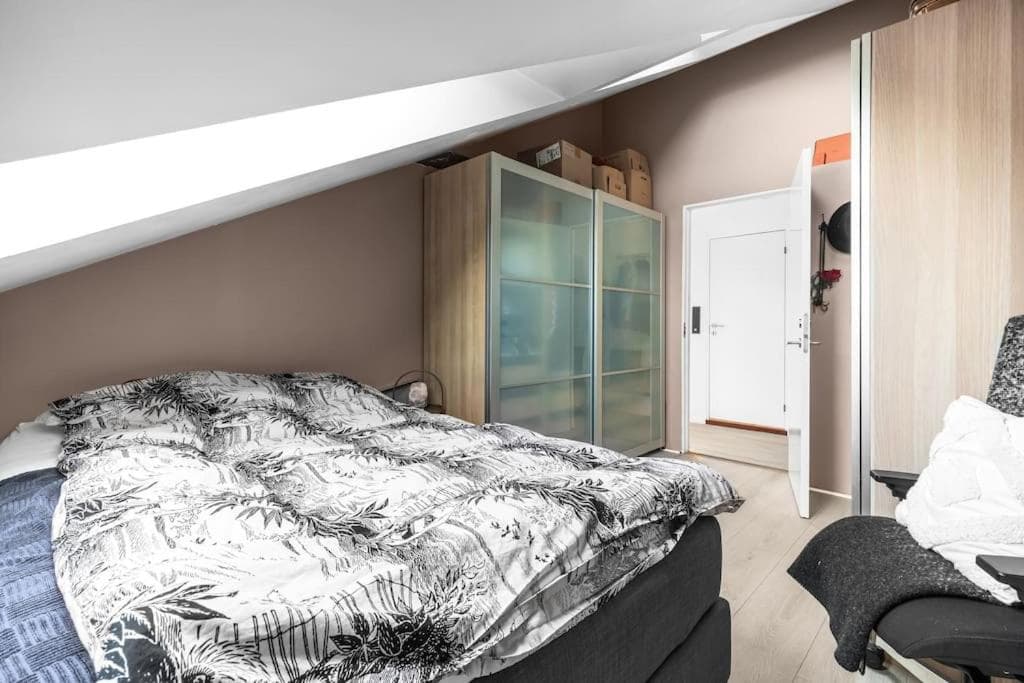 Photograph supplied for DINBNB APARTMENTS l Penthouse l Two Bath l Bathtub l Self check-in
