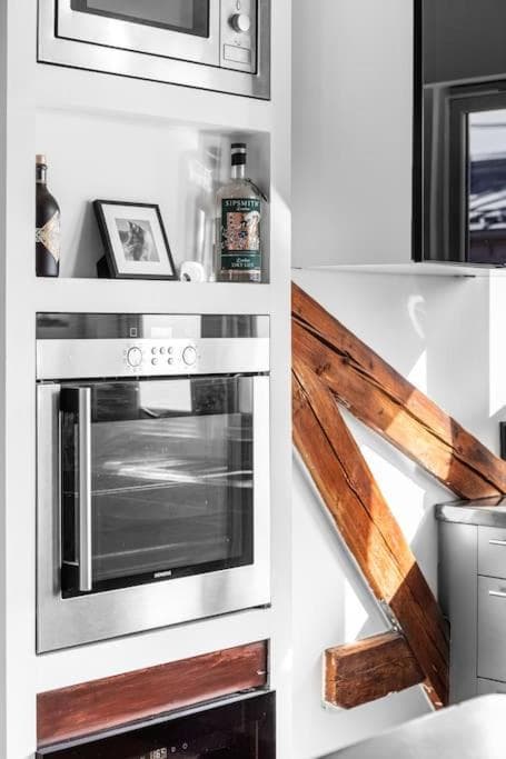 Photograph supplied for DINBNB APARTMENTS l Penthouse l Two Bath l Bathtub l Self check-in