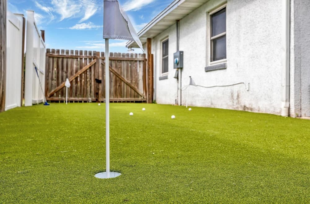 Photograph supplied for Sailfish Beach House - Pool Hottub Putting Green