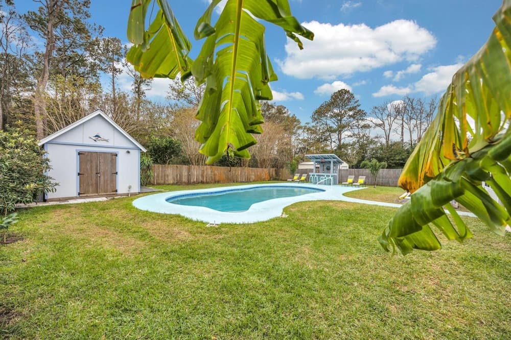 Photograph supplied for Sailfish Beach House - Pool Hottub Putting Green