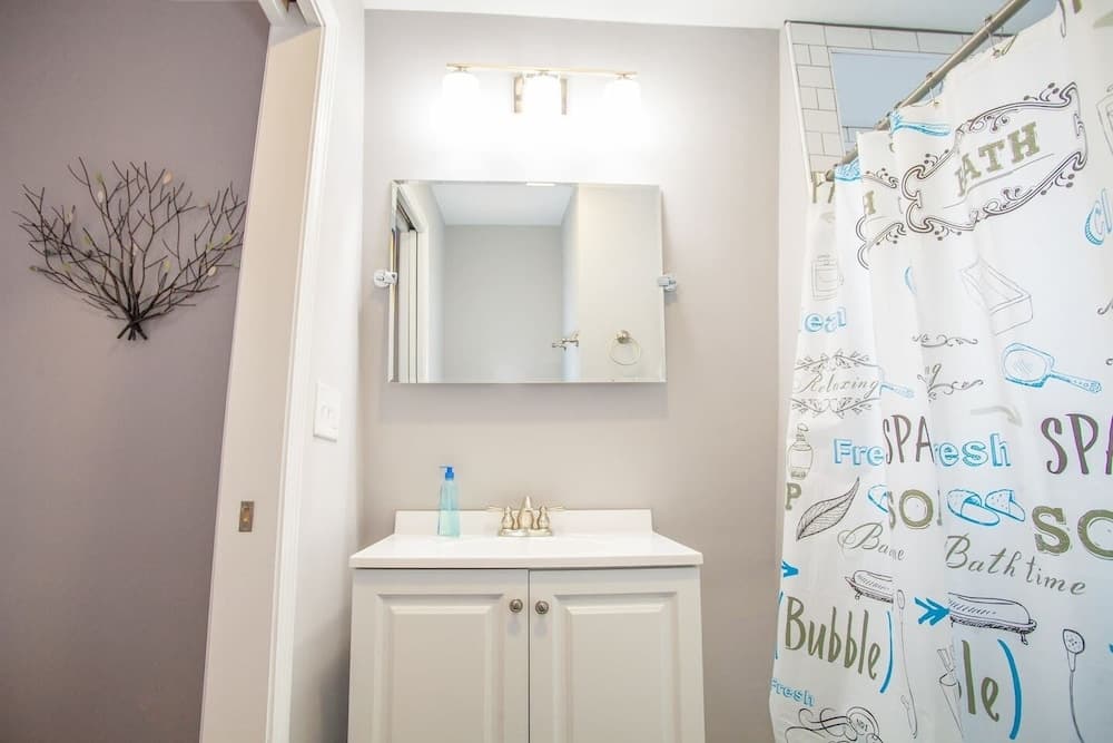 Photograph supplied for Luxe 4BR 3 Bath North End & Faneuil Hall