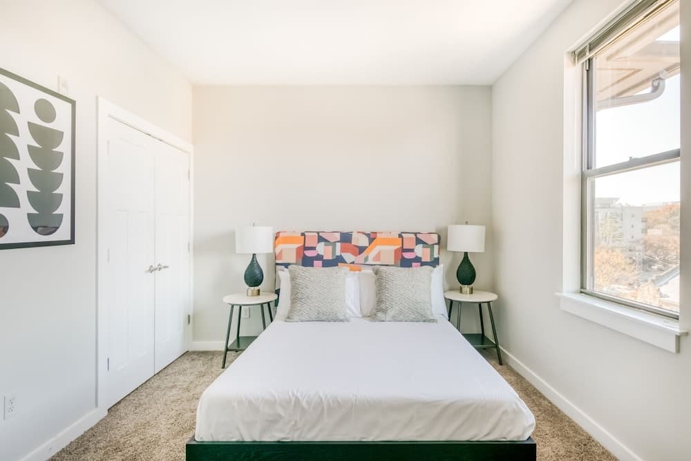 Photograph supplied for Cozysuites Musicrow Classy 1BR w Free Parking 61