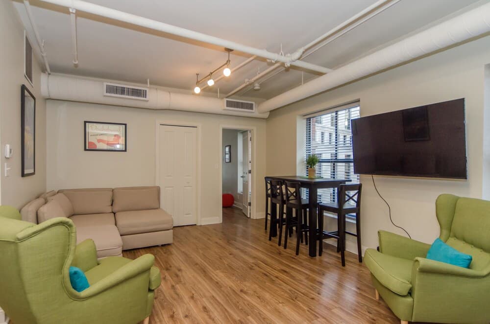 Photograph supplied for BOS002 2 Bedroom Apartment By Senstay