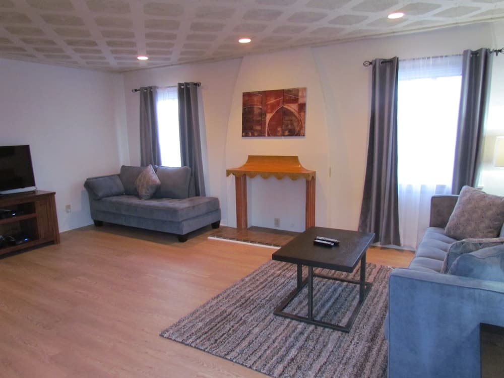 Photograph supplied for Relaxing Beverlywood house with bbq
