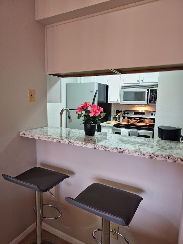 Photograph supplied for Quiet Stylish Retreat - Near NRG at TX MED Cntr