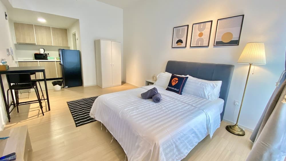 Photograph supplied for Luxe 4BR 3 Bath North End & Faneuil Hall