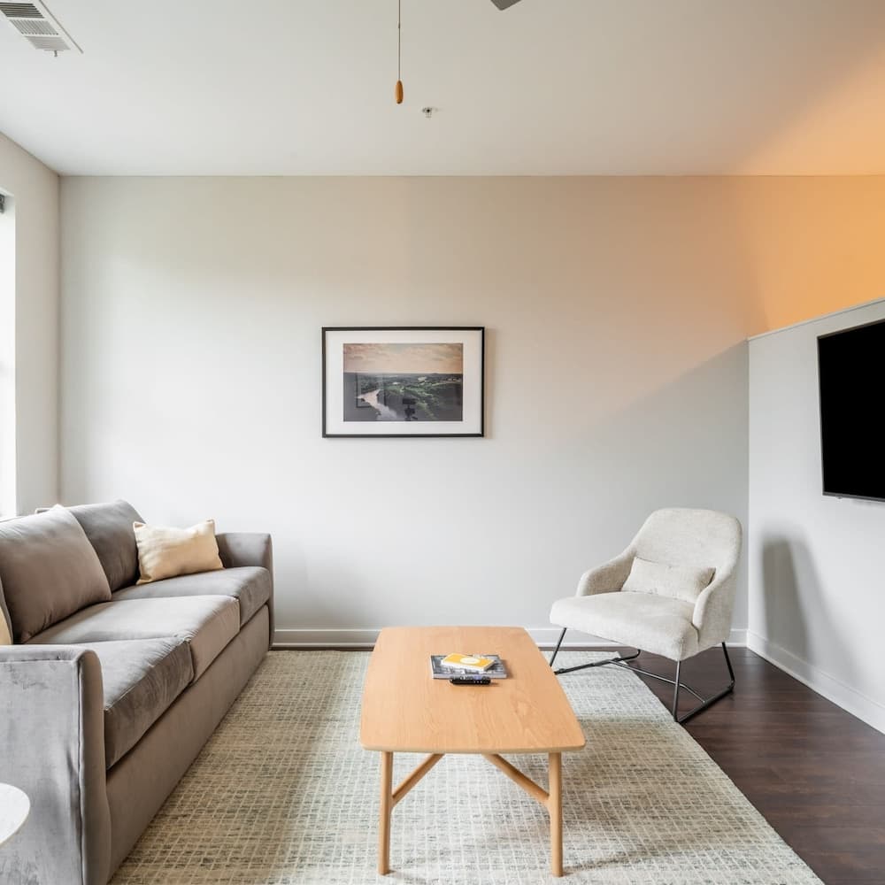 Photograph supplied for Cozysuites Musicrow Astonishing SDO Free Parking22