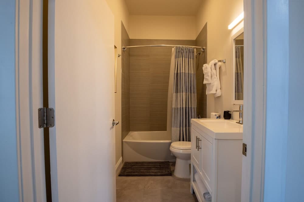 Photograph supplied for Inner Harbor's Best Furnished Luxury Apartments 1 Bedroom Apts by Redawning