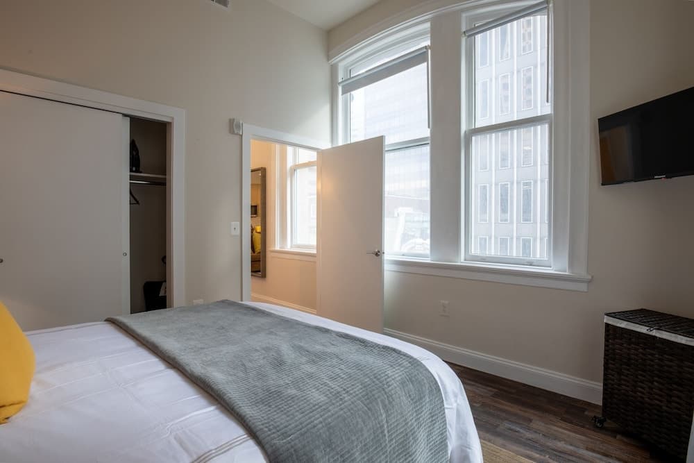 Photograph supplied for Inner Harbor's Best Furnished Luxury Apartments 1 Bedroom Apts by Redawning