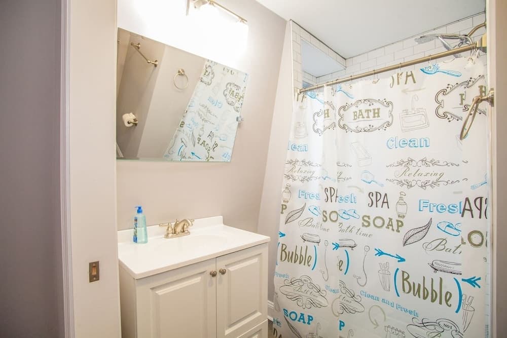 Photograph supplied for Luxe 4BR 3 Bath North End & Faneuil Hall