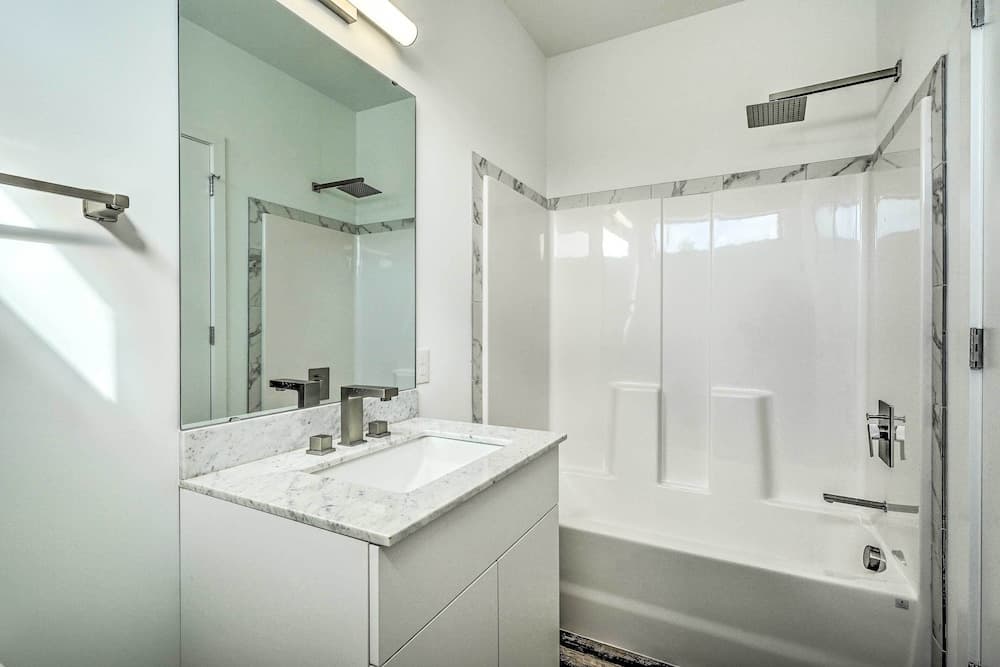 Photograph supplied for Spacious & Modern Townhome 6 Mi to Duke!