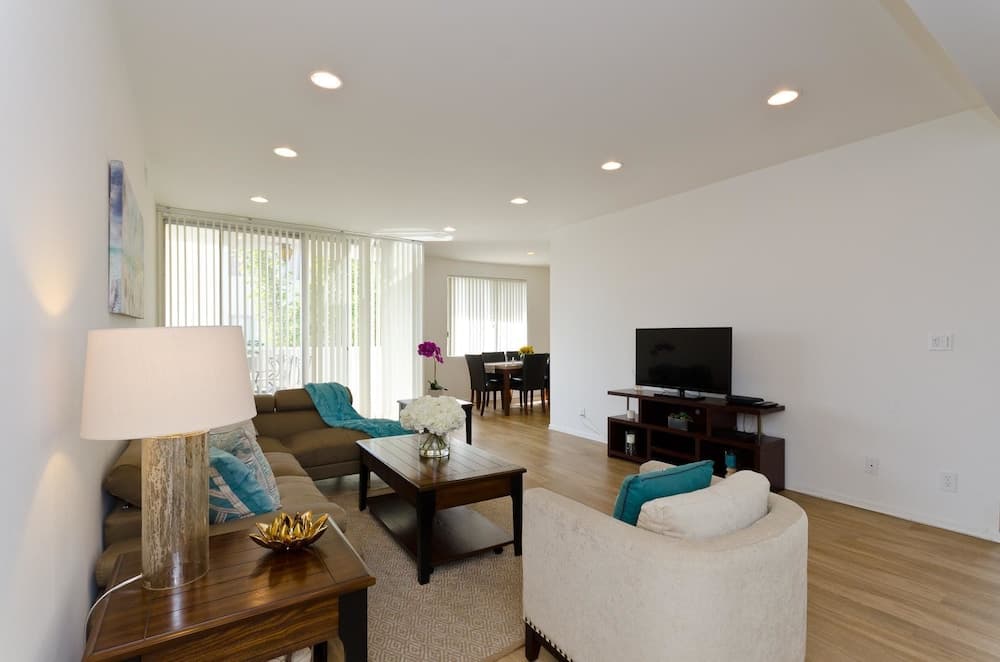 Photograph supplied for LA032 2 Bedroom Apartment By Senstay