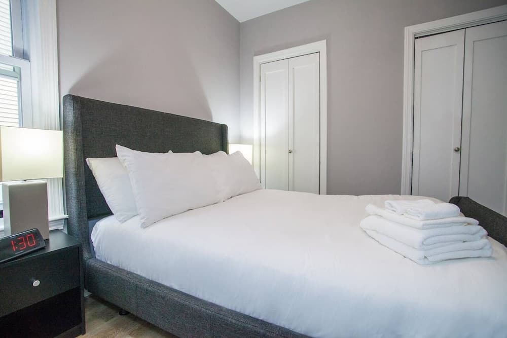 Photograph supplied for Central Boston Condo Sleep10 3full Bath North END