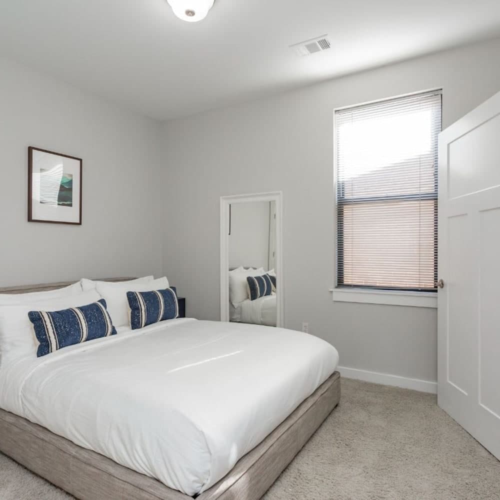 Photograph supplied for Cozysuites Music Row Spacious 1BR w Free Parking 11