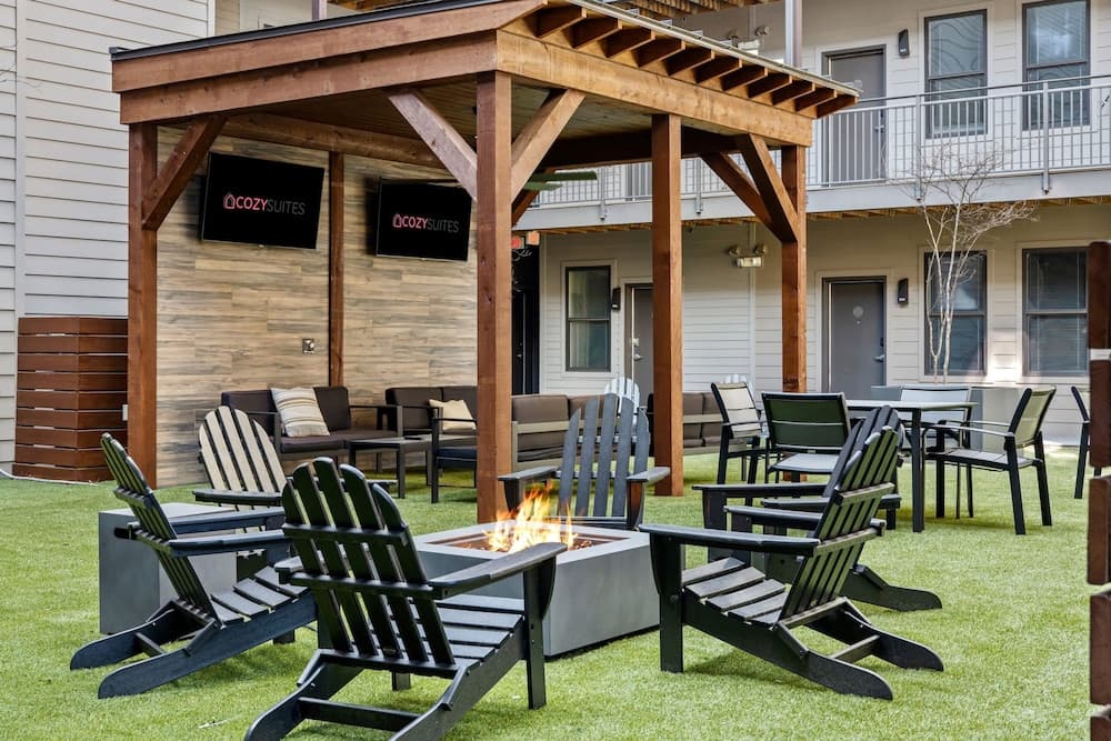 Photograph supplied for Cozysuites Musicrow Classy 1BR w Free Parking 61