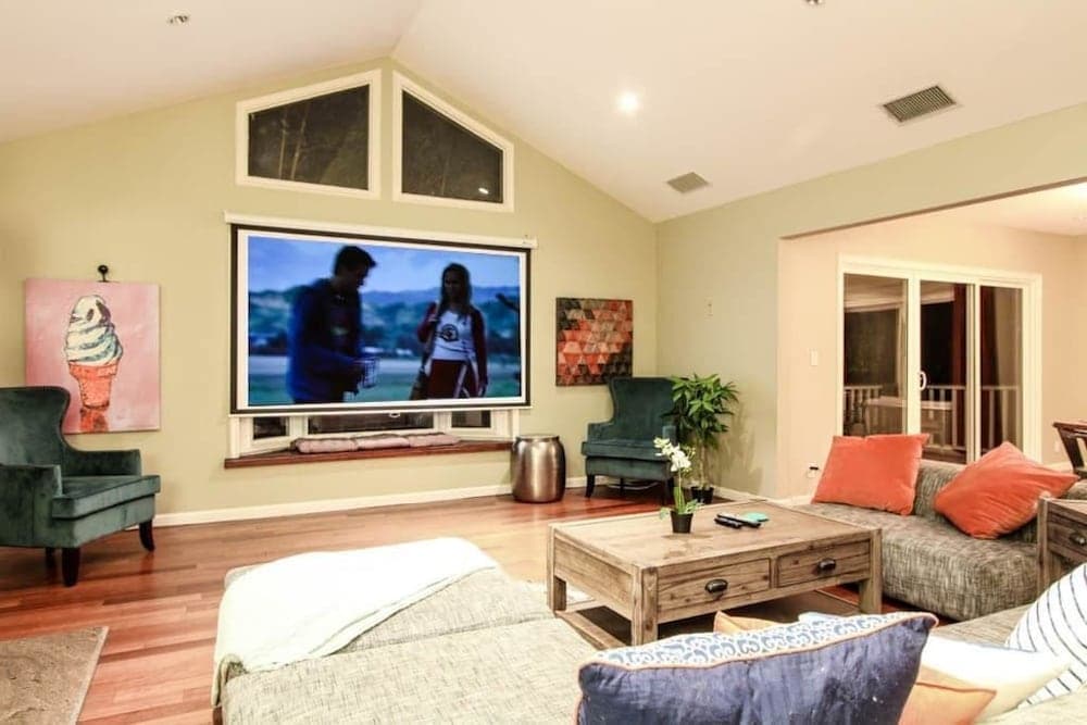 Photograph supplied for LA142 5 Bedroom Apartment By Senstay