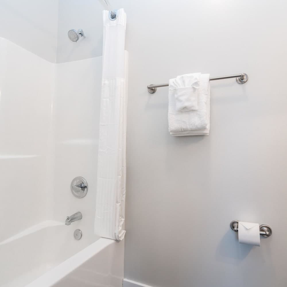 Photograph supplied for Cozysuites Music Row Stunning 2BR -free Parking 20