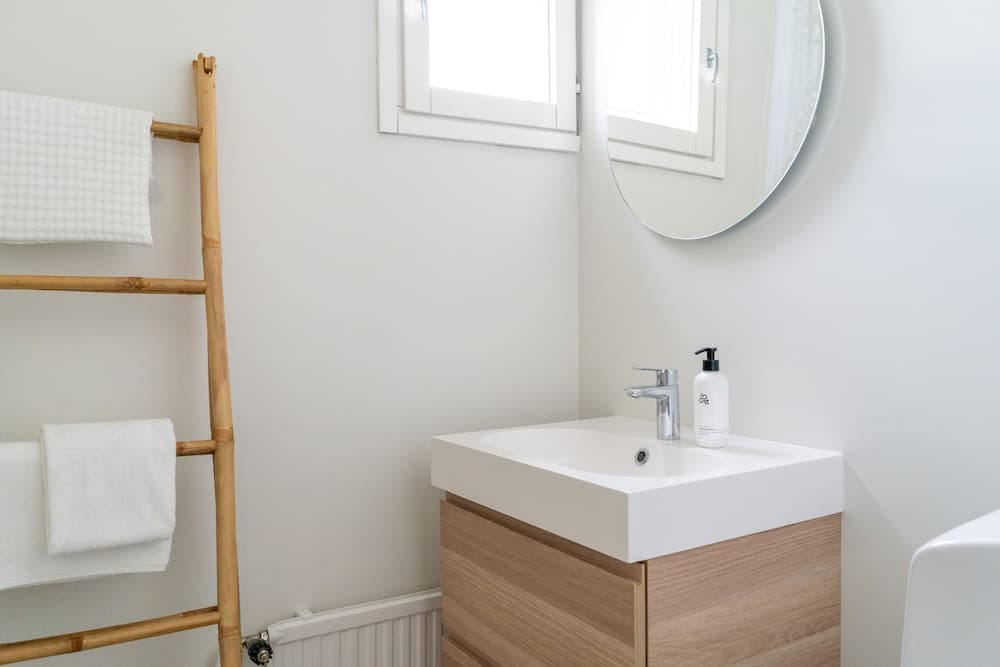 Photograph supplied for Fully renovated 3br apartment with sauna