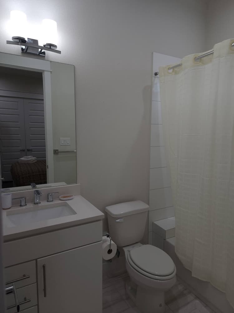 Photograph supplied for "modern 3bed Townhome. Near Nrg"