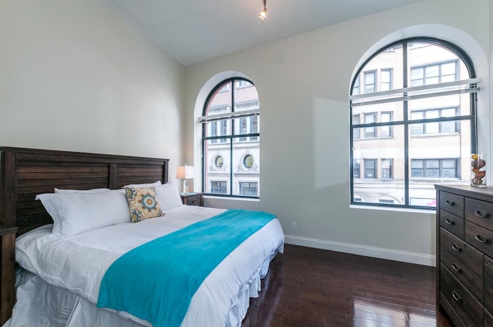 Photograph supplied for BOS001 2 Bedroom Apartment By Senstay