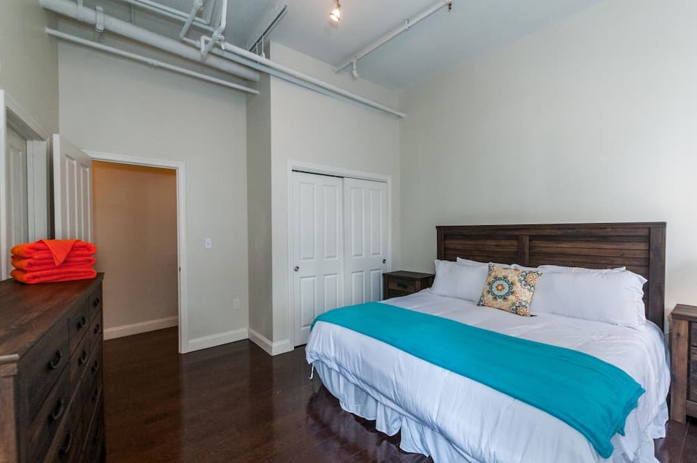 Photograph supplied for BOS001 2 Bedroom Apartment By Senstay
