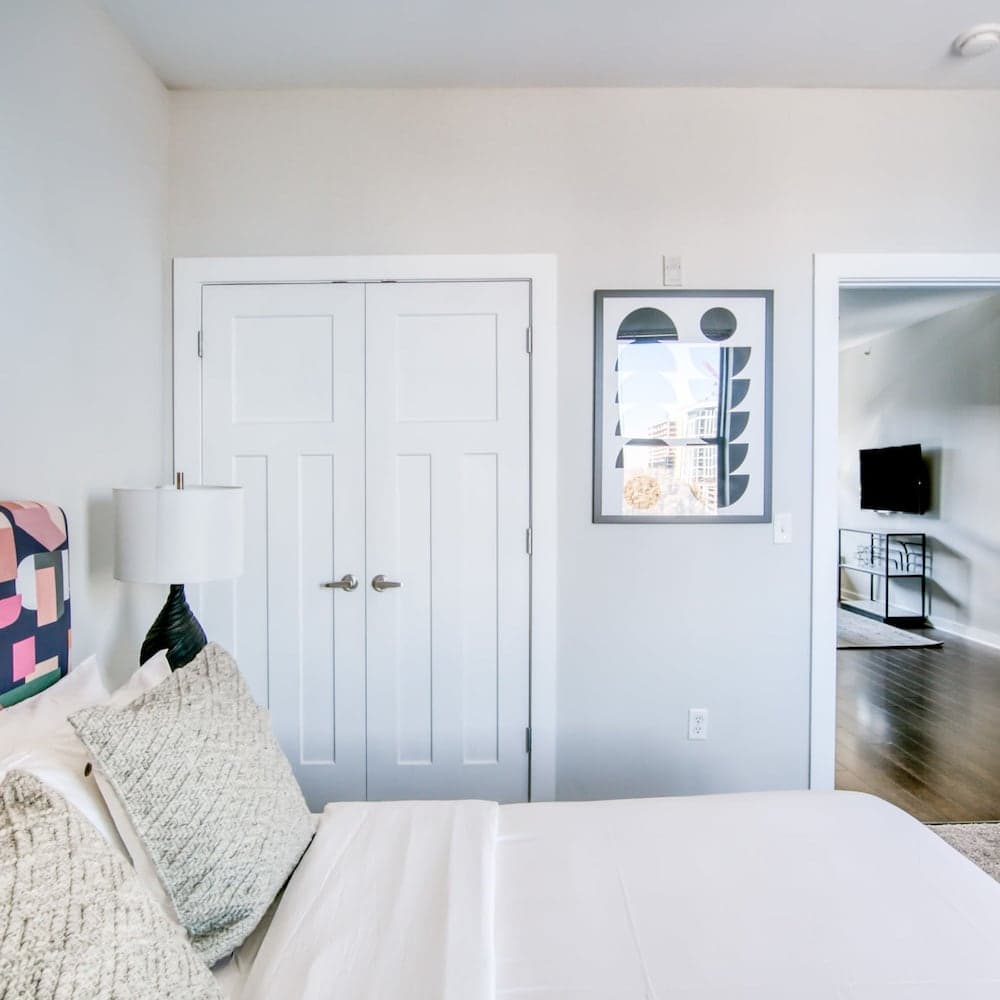 Photograph supplied for Cozysuites Music Row Modern 1BR w Free Parking 17