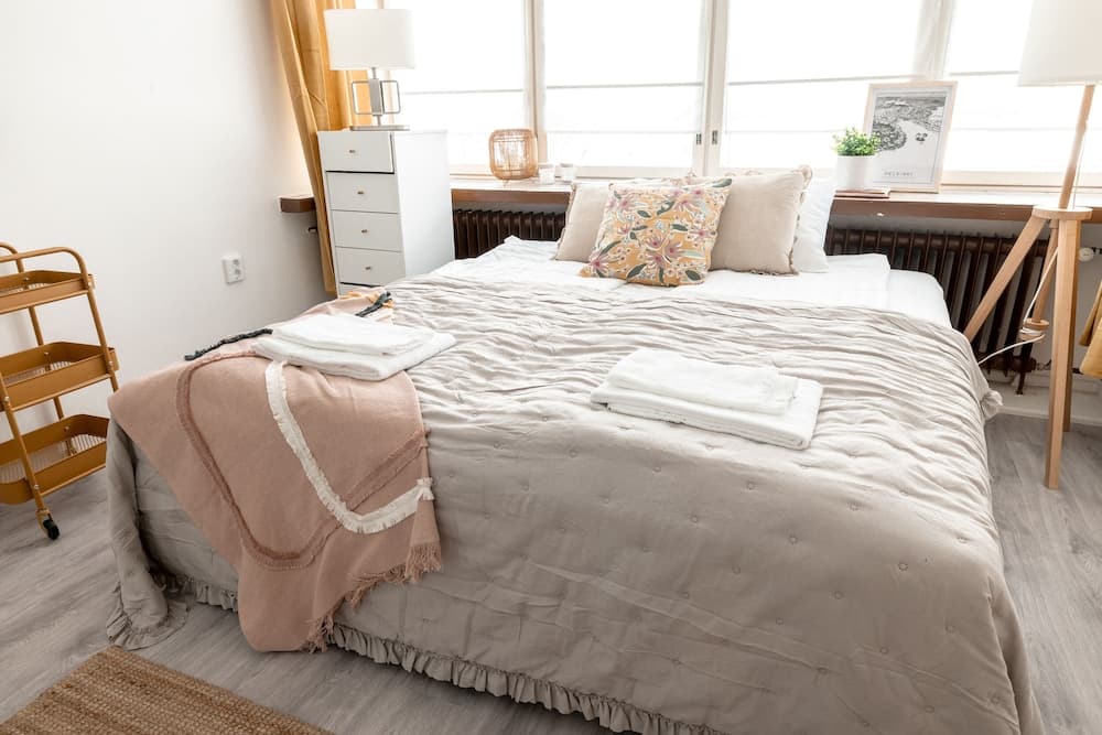 Photograph supplied for 2ndhomes Modern Studio in the Center