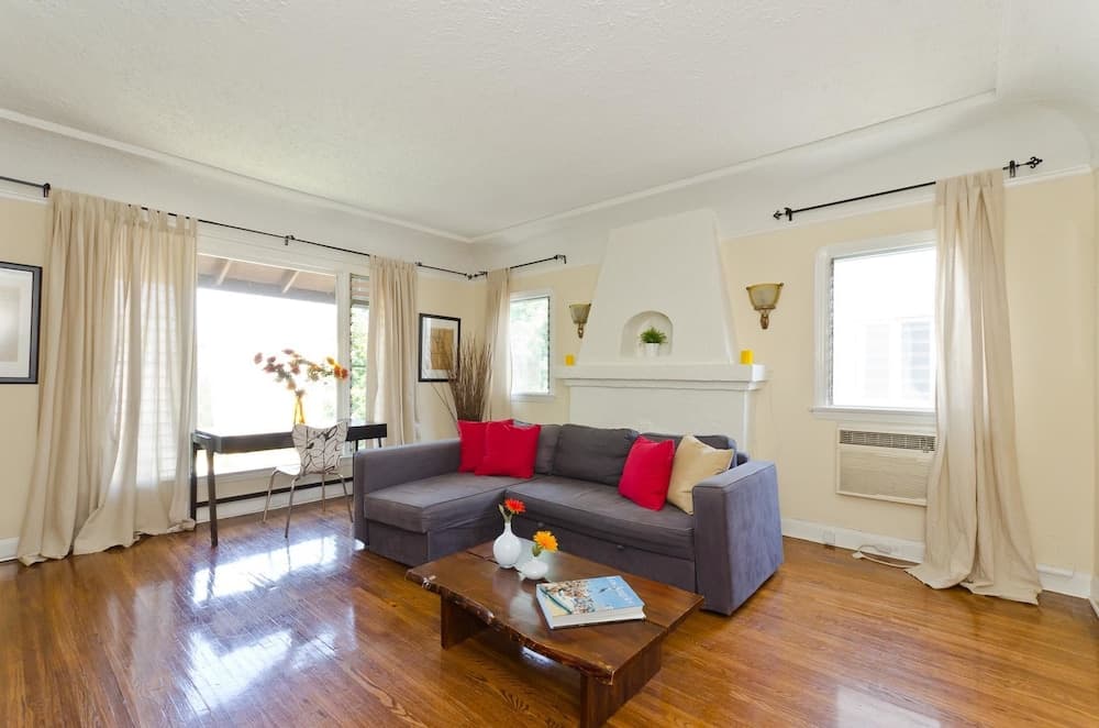 Photograph supplied for LA155 2 Bedroom Apartment By Senstay
