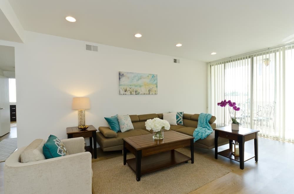 Photograph supplied for LA032 2 Bedroom Apartment By Senstay