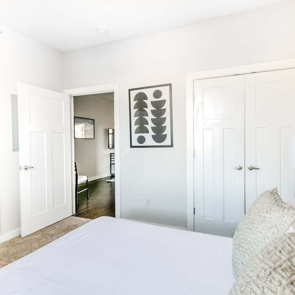 Photograph supplied for Cozysuites Musicrow Classy 1BR w Free Parking 61
